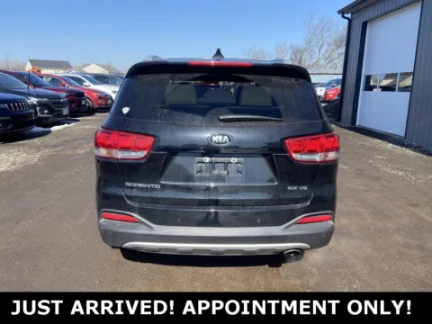 More photos of 2017 Kia Sorento EX V6 at Noblesville Imports, IN