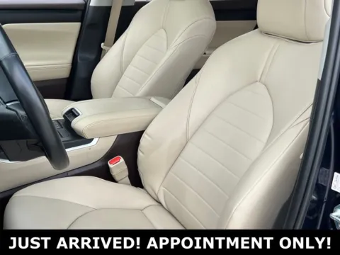 More photos of 2020 Toyota Highlander XLE at Noblesville Imports, IN