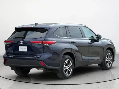 More photos of 2020 Toyota Highlander XLE at Noblesville Imports, IN