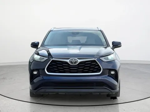 More photos of 2020 Toyota Highlander XLE at Noblesville Imports, IN