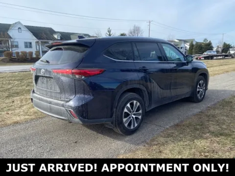 More photos of 2020 Toyota Highlander XLE at Noblesville Imports, IN