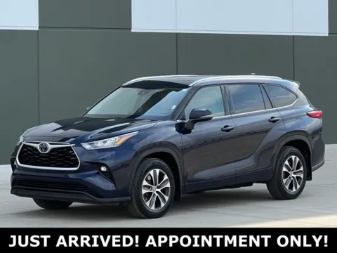 Blue 2020 Toyota Highlander XLE for sale in Noblesville, IN