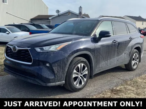 Blue 2020 Toyota Highlander XLE for sale in Noblesville, IN