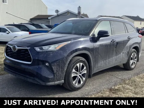 Blue 2020 Toyota Highlander XLE for sale in Noblesville, IN