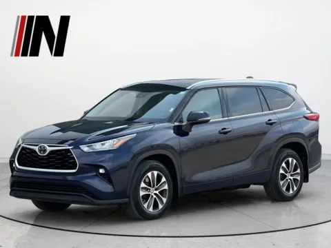 Blue 2020 Toyota Highlander XLE for sale in Noblesville, IN