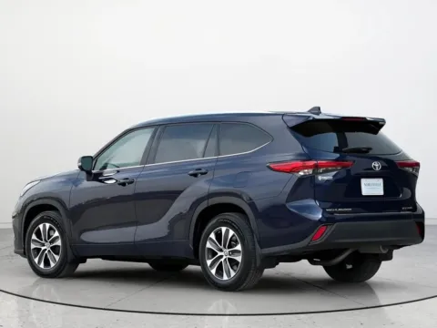 Photos of 2020 Toyota Highlander XLE for sale in Noblesville, IN at Noblesville Imports