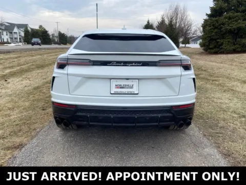 More photos of 2022 Lamborghini Urus at Noblesville Imports, IN