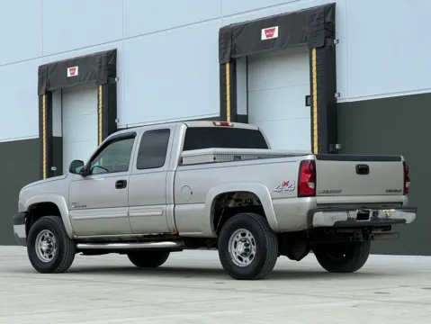 More photos of 2004 Chevrolet Silverado 2500HD LT at Noblesville Imports, IN