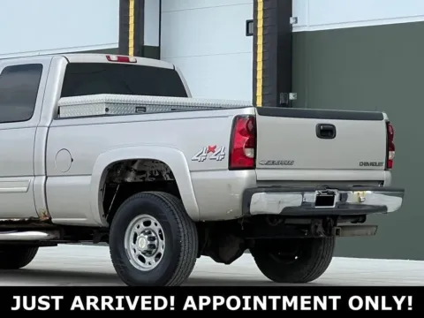 More photos of 2004 Chevrolet Silverado 2500HD LT at Noblesville Imports, IN