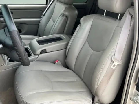 More photos of 2004 Chevrolet Silverado 2500HD LT at Noblesville Imports, IN