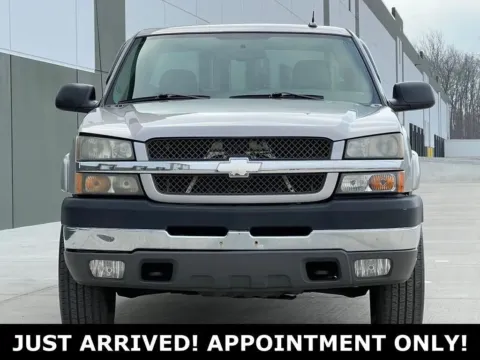 More photos of 2004 Chevrolet Silverado 2500HD LT at Noblesville Imports, IN
