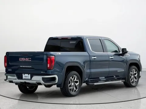 More photos of 2022 GMC Sierra 1500 SLT at Noblesville Imports, IN