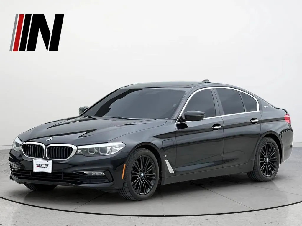 2018 BMW 5 Series 530e xDrive iPerformance Sedan's photo