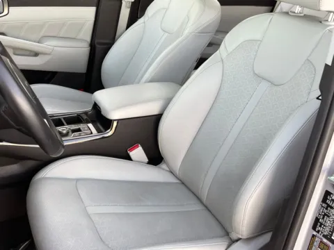 More photos of 2022 Kia Sorento SX at Noblesville Imports, IN