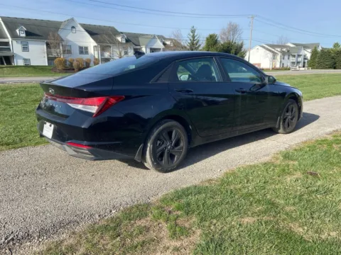 More photos of 2023 Hyundai Elantra SEL at Noblesville Imports, IN