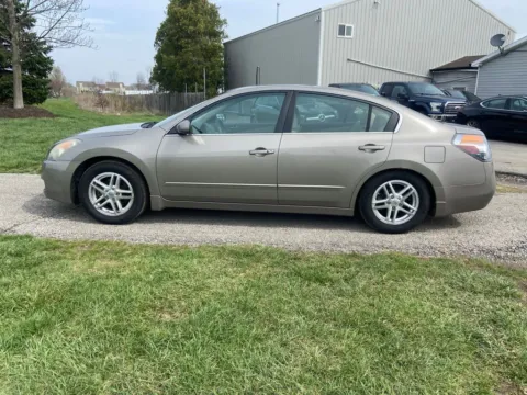 Photos of 2008 Nissan Altima 2.5 SL for sale in Noblesville, IN at Noblesville Imports
