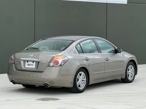 Photos of 2008 Nissan Altima 2.5 SL for sale in Noblesville, IN at Noblesville Imports