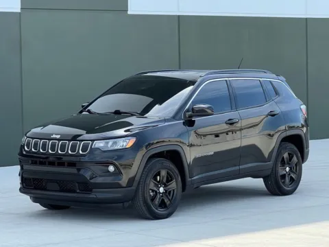 Black 2022 Jeep Compass Latitude for sale in Noblesville, IN