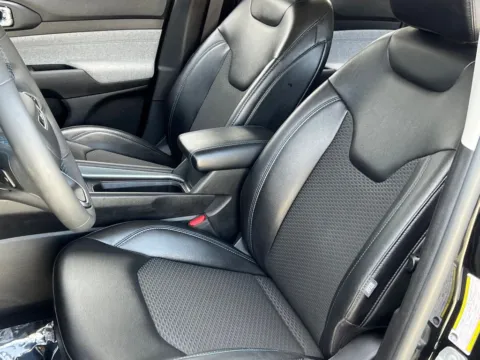 More photos of 2022 Jeep Compass Latitude at Noblesville Imports, IN