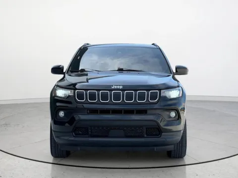 More photos of 2022 Jeep Compass Latitude at Noblesville Imports, IN