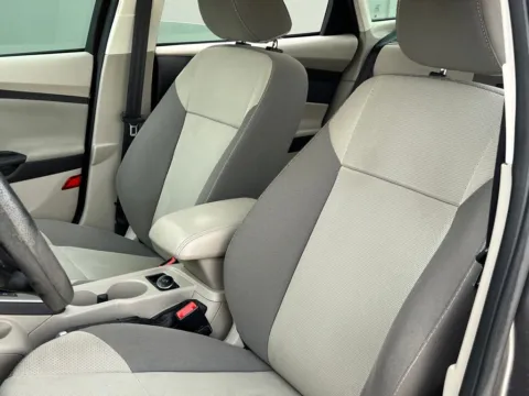 More photos of 2013 Ford Focus SE at Noblesville Imports, IN