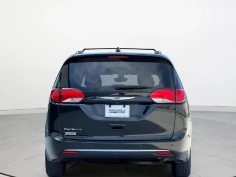 More photos of 2019 Chrysler Pacifica Touring L at Noblesville Imports, IN