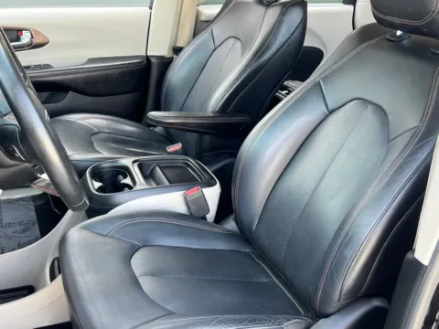 More photos of 2019 Chrysler Pacifica Touring L at Noblesville Imports, IN