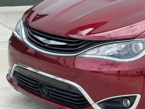 Another view of 2018 Chrysler Pacifica Hybrid Limited for sale in Noblesville, IN at Noblesville Imports