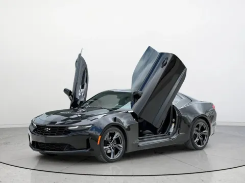 More photos of 2020 Chevrolet Camaro LT1 at Noblesville Imports, IN