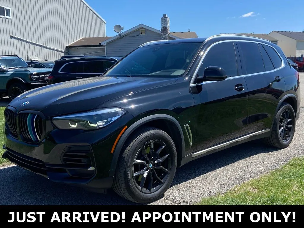 Black 2023 BMW X5 xDrive40i for sale in Noblesville, IN