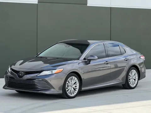 Gray 2018 Toyota Camry XLE for sale in Noblesville, IN