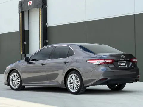 More photos of 2018 Toyota Camry XLE at Noblesville Imports, IN