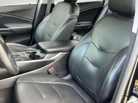 More photos of 2017 Chevrolet Volt Premier at Noblesville Imports, IN
