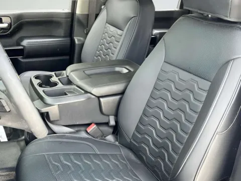 More photos of 2022 Chevrolet Silverado 2500 HD LT at Noblesville Imports, IN