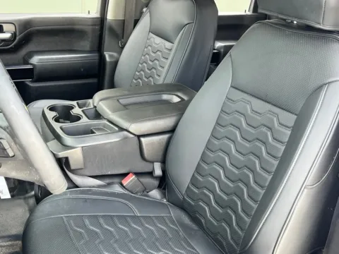 More photos of 2022 Chevrolet Silverado 2500HD LT at Noblesville Imports, IN