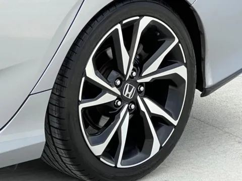 More photos of 2017 Honda Civic Si at Noblesville Imports, IN