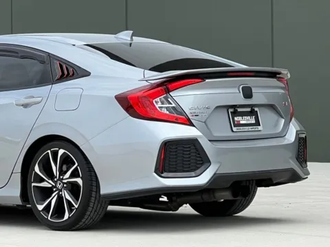 More photos of 2017 Honda Civic Si at Noblesville Imports, IN