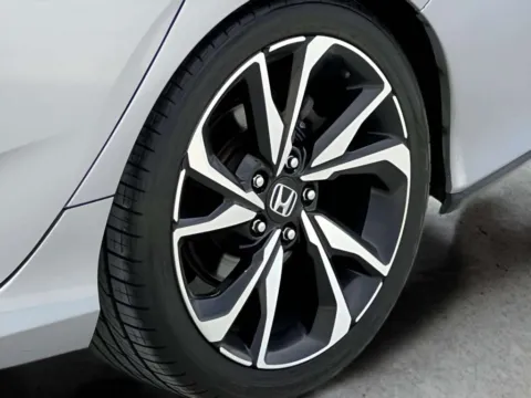 More photos of 2017 Honda Civic Si at Noblesville Imports, IN