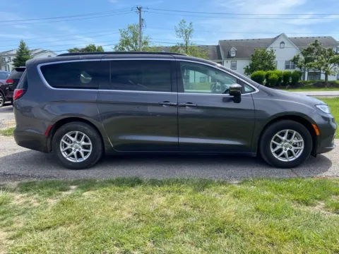 More photos of 2022 Chrysler Pacifica Touring L at Noblesville Imports, IN