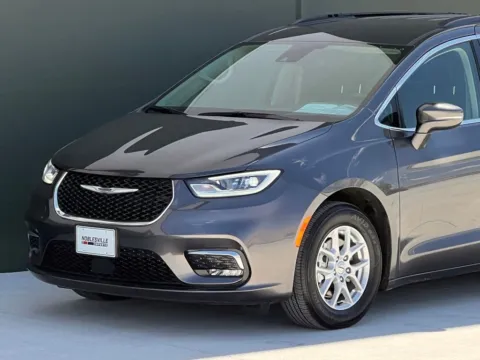 More photos of 2022 Chrysler Pacifica Touring L at Noblesville Imports, IN