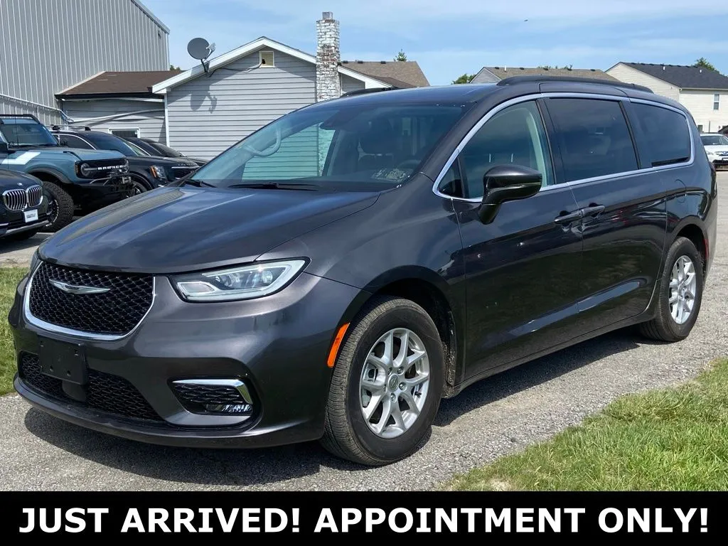 Unknown 2022 Chrysler Pacifica Touring L for sale in Noblesville, IN
