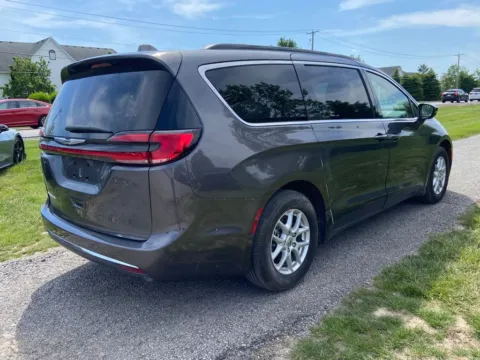 More photos of 2022 Chrysler Pacifica Touring L at Noblesville Imports, IN