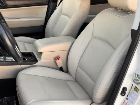 More photos of 2016 Subaru Outback 3.6R at Noblesville Imports, IN