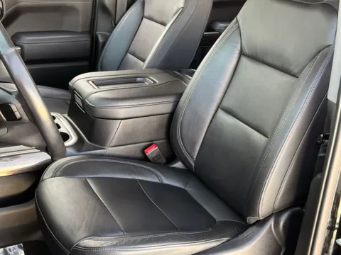 More photos of 2019 Chevrolet Silverado 1500 RST at Noblesville Imports, IN