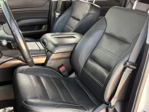 More photos of 2020 GMC Yukon XL Denali at Noblesville Imports, IN