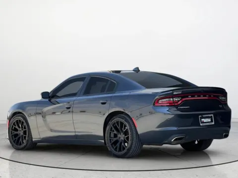 More photos of 2018 Dodge Charger R/T at Noblesville Imports, IN