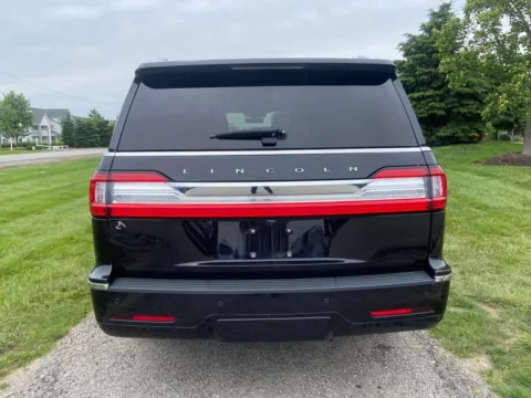 More photos of 2021 Lincoln Navigator L Reserve at Noblesville Imports, IN