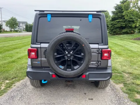 More photos of 2022 Jeep Wrangler at Noblesville Imports, IN