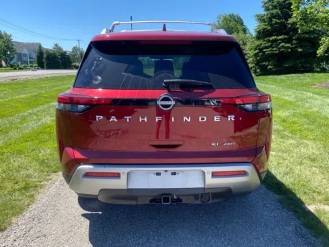 More photos of 2023 Nissan Pathfinder SL at Noblesville Imports, IN