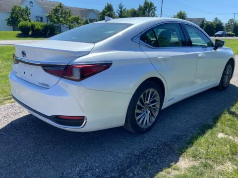 More photos of 2021 Lexus ES 300h Luxury at Noblesville Imports, IN